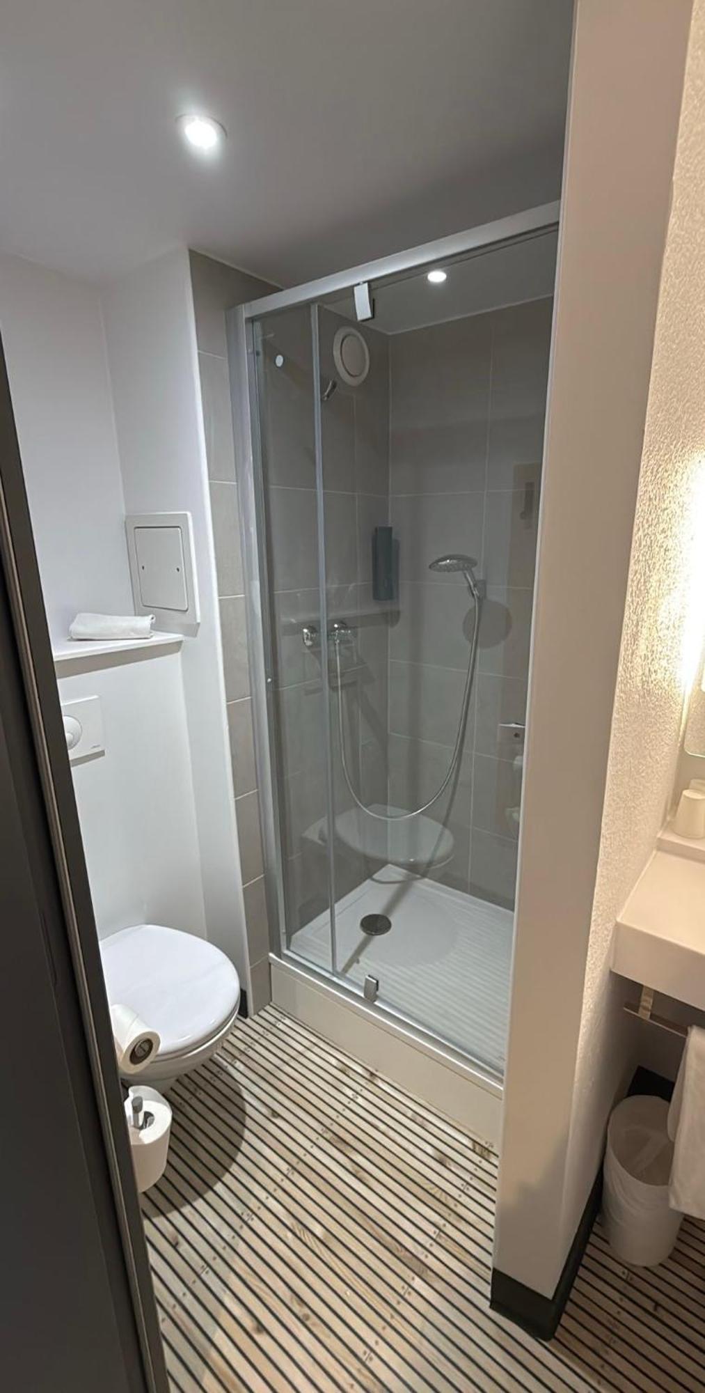 B&B Hotel Cergy Пиерле Екстериор снимка