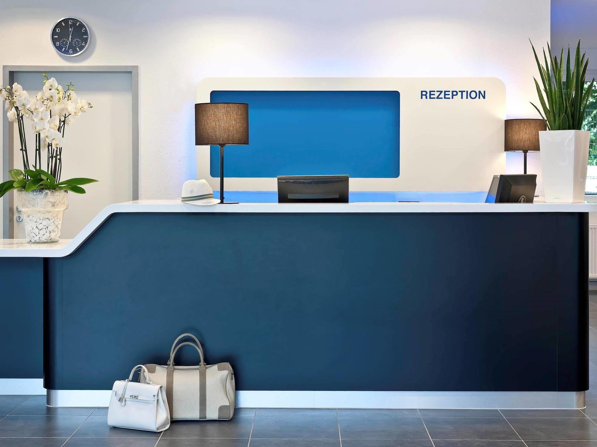 B&B Hotel Cergy Пиерле Екстериор снимка