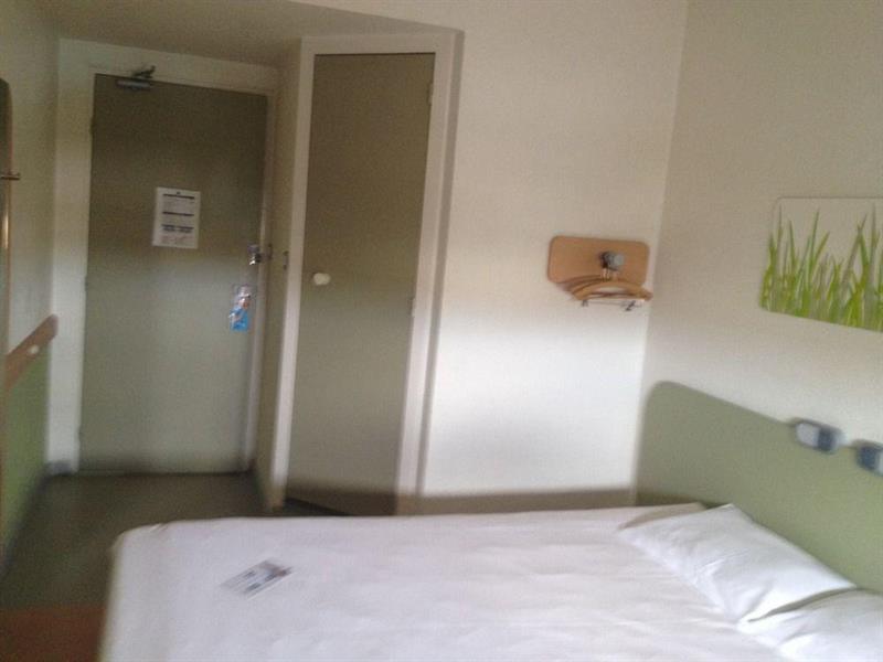B&B Hotel Cergy Пиерле Екстериор снимка