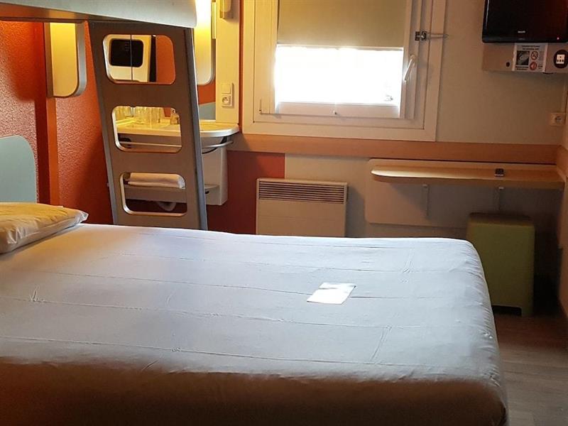 B&B Hotel Cergy Пиерле Екстериор снимка
